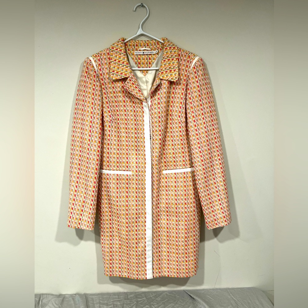 Beautiful Tommy Hilfiger Spring Coat Women’s size Large.